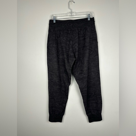 Athleta Camden Printed Performance Pockets Jogger Women’s Sz 10P - Picture 7 of 8